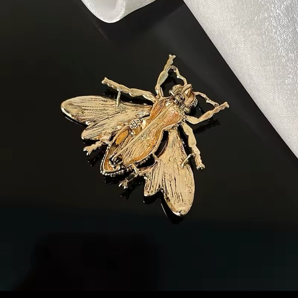 Bee Insect Hazel Crystal Brooch - Picture 5 of 8